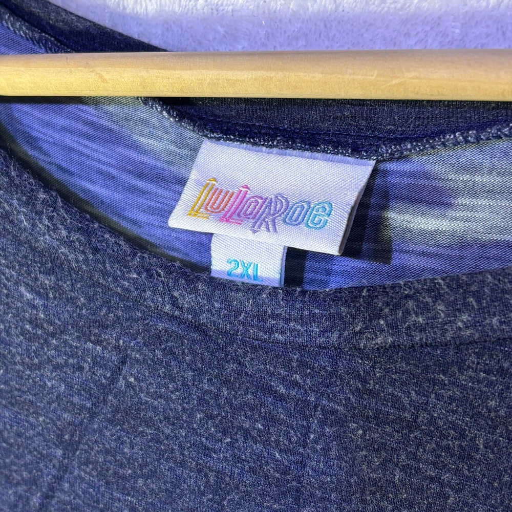 LuLaRoe Tulip Sleeve Relaxed Tunic - Picture 3 of 5